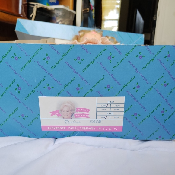 Madame Alexander 'Darlene' Curly Blonde Hair & Blue Eyes Baby Doll #8015 - Picture 11 of 12